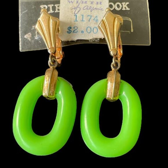 Vintage Acrylic Green Oval Gold Tone Dangle Earrings Original Card Clip-ons - Picture 3 of 6